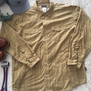 Patagonia Men’s long sleeve plaid shirt size Large